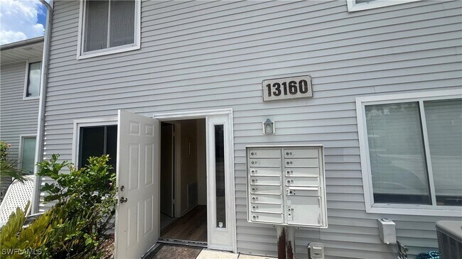 Foto del edificio - 13160 Kings Point Dr