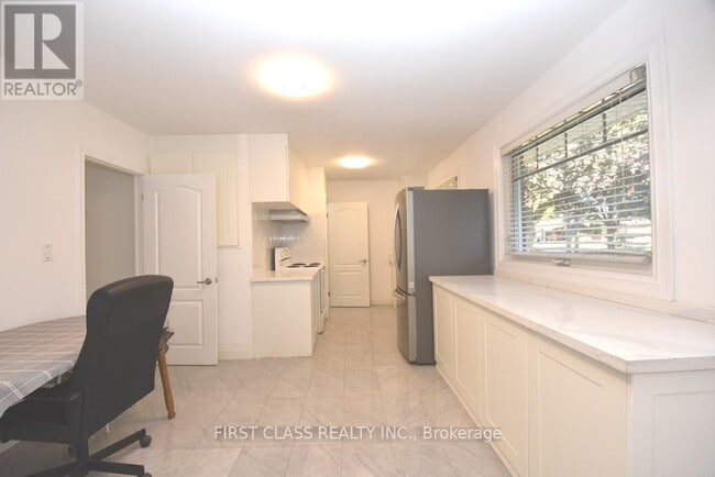 Building Photo - 152 Eastmount St