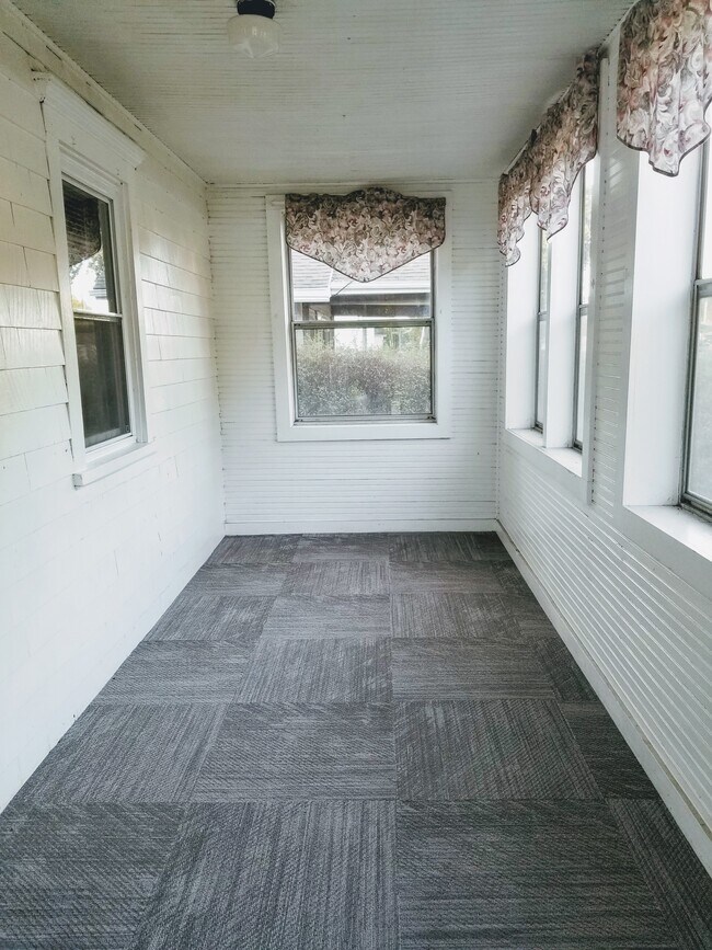 Enclosed Front Porch - 625 S Logan St