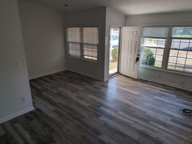 Foto del edificio - 809 Graduate Ct