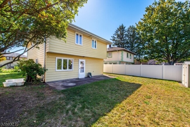 Building Photo - 11 Roehrs Dr