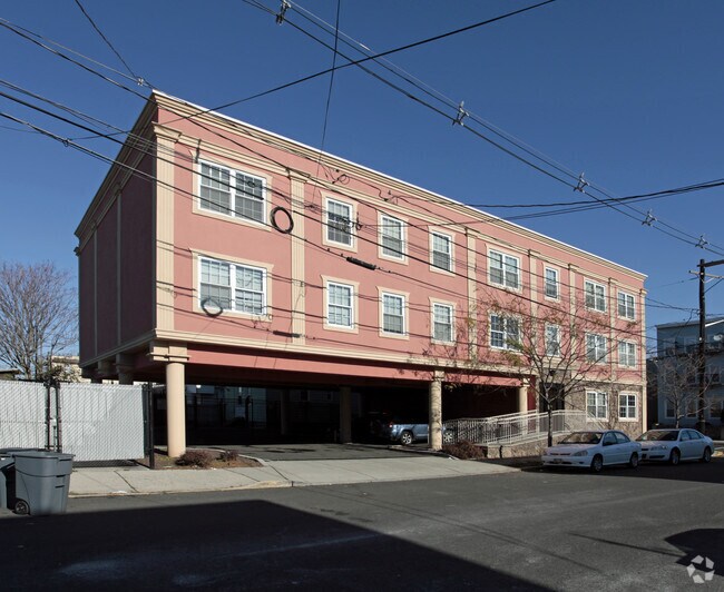 Primary Photo - 401 Palmer St