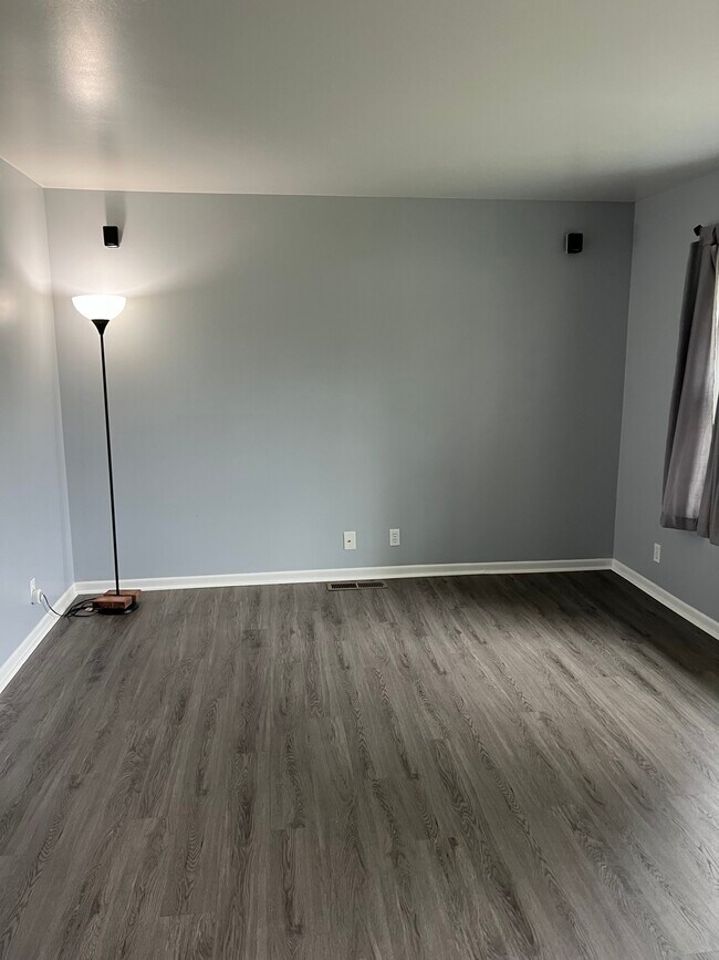 Foto del edificio - 5127 W Elmwood Ave