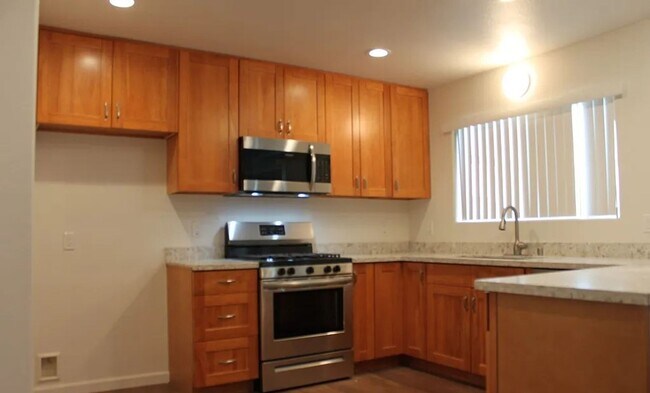 Building Photo - 4 Bedroom in Santa Rosa