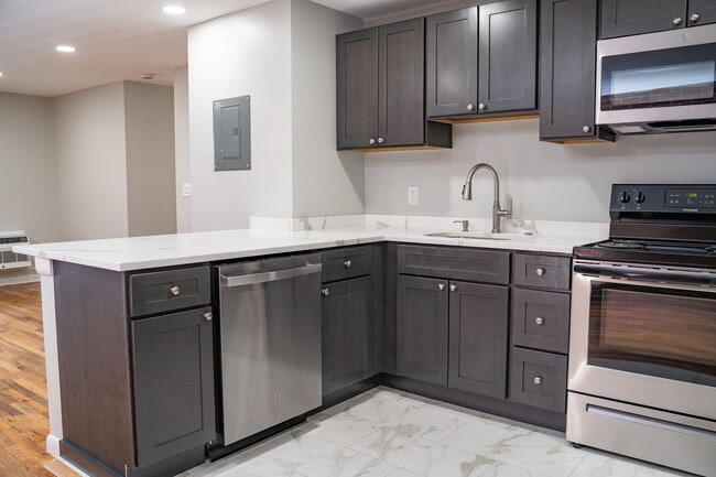4-3B Kitchen - Kenmore Apartments