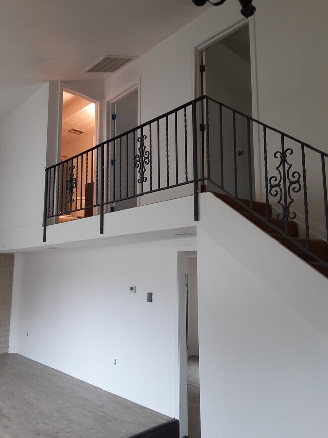 Loft bdrs 11x11, 11x13 - 80 S Roanoke Ave