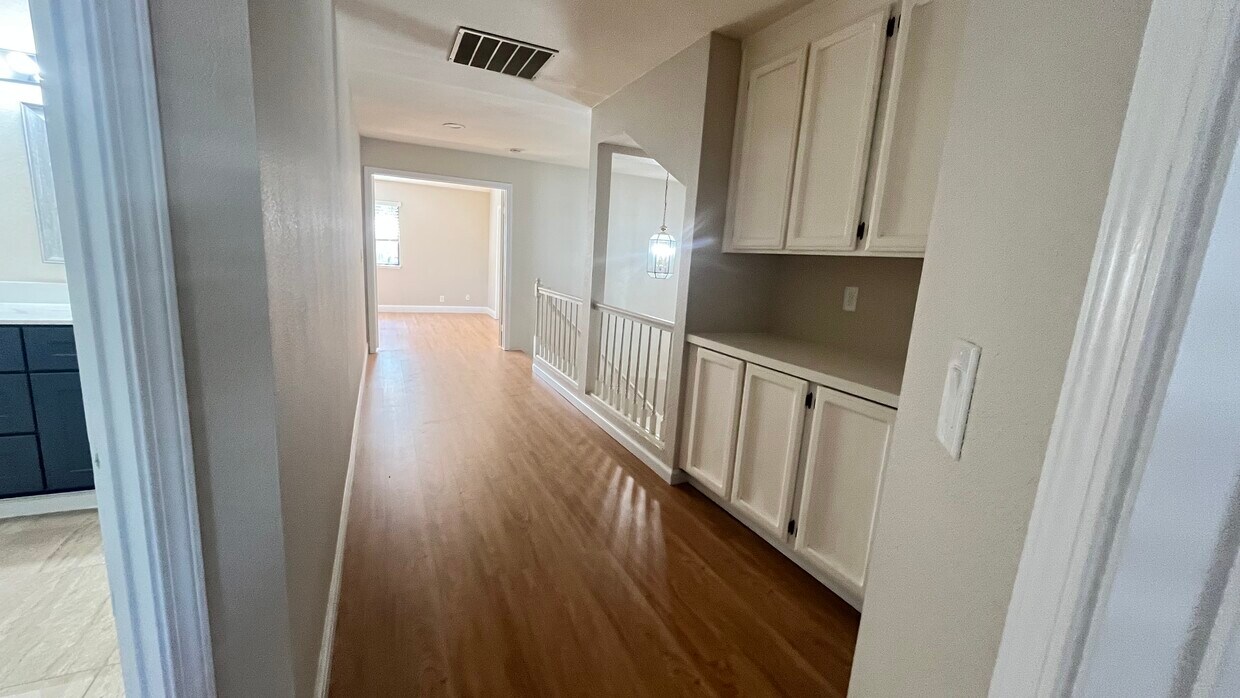 Foto del edificio - 835 Kings Canyon Ct