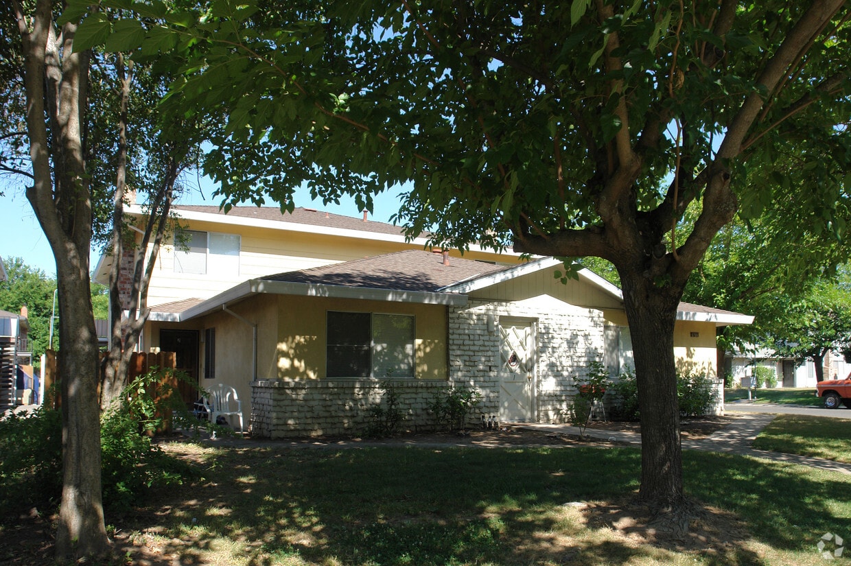 Primary Photo - 5755 Blachly Way
