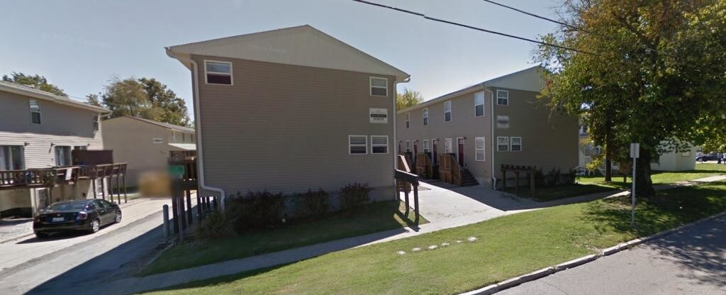 Primary Photo - 401 W. College St. #1