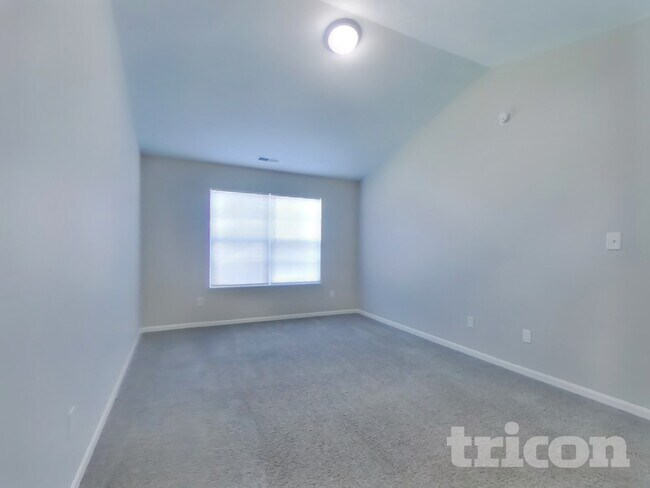 Building Photo - 6050 E Solitude Ct