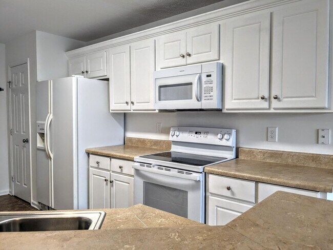 Building Photo - 508 Simoni Pl