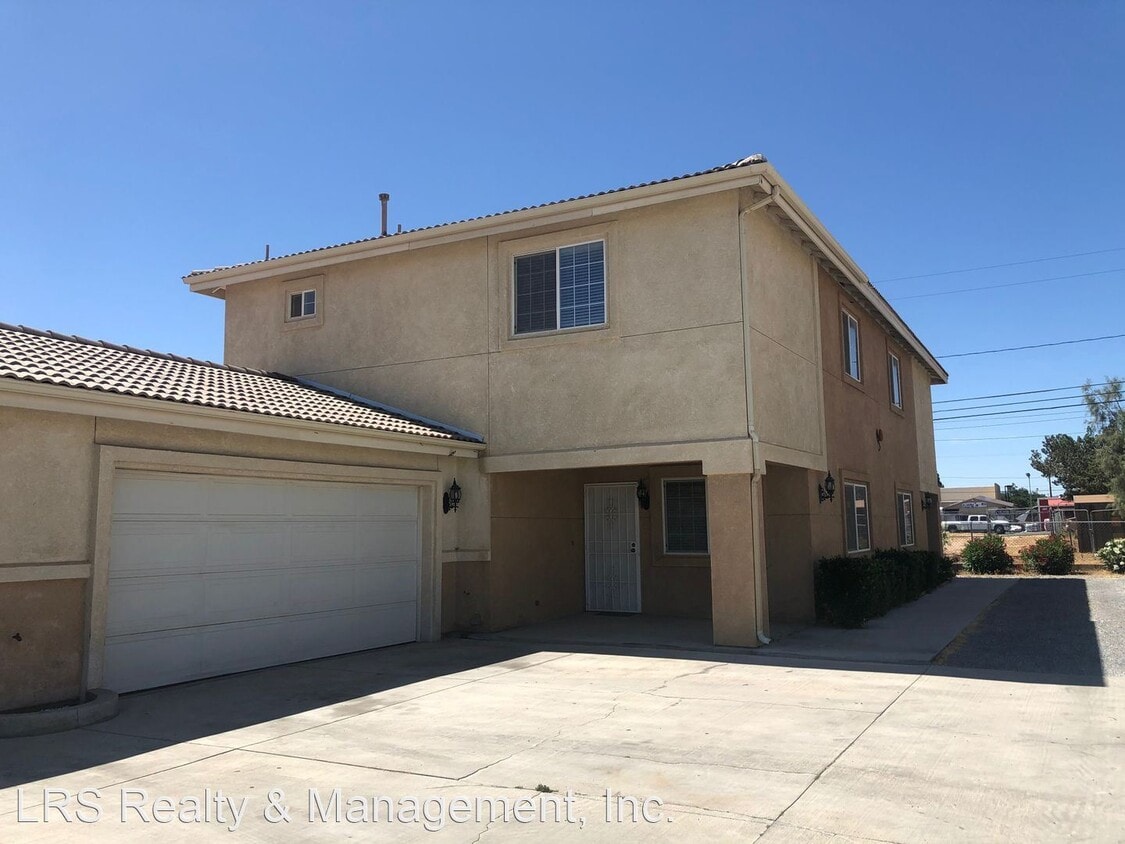 Primary Photo - 3 br, 2.5 bath Apartment - 16365 Juniper St.