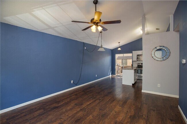 Building Photo - 1015 E Yager Ln