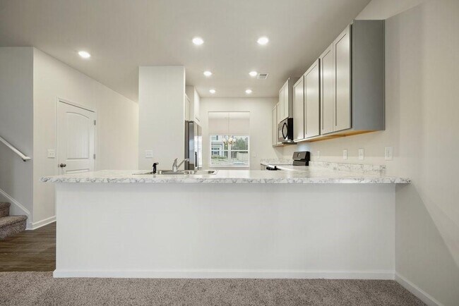 Building Photo - 529 Summerfield Ln NW