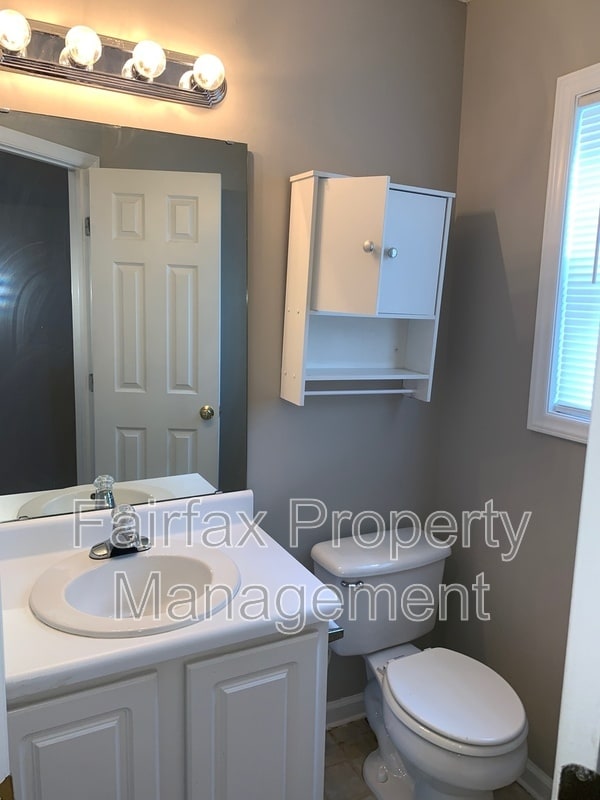 Building Photo - 2508 Lilymount Dr
