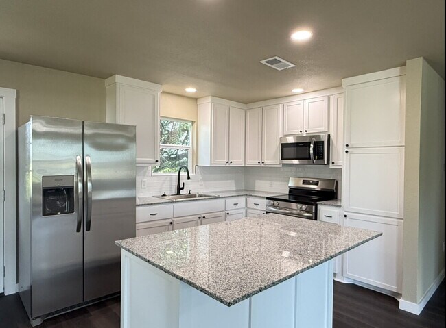 Foto del edificio - "Charming 2-Bed, 1-Bath Retreat in Lott, TX – 1100 Sq Ft of Cozy Living!"