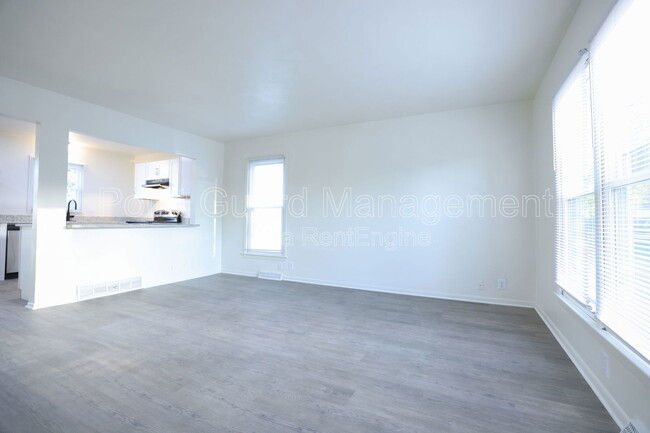 Building Photo - 5917 Fort St