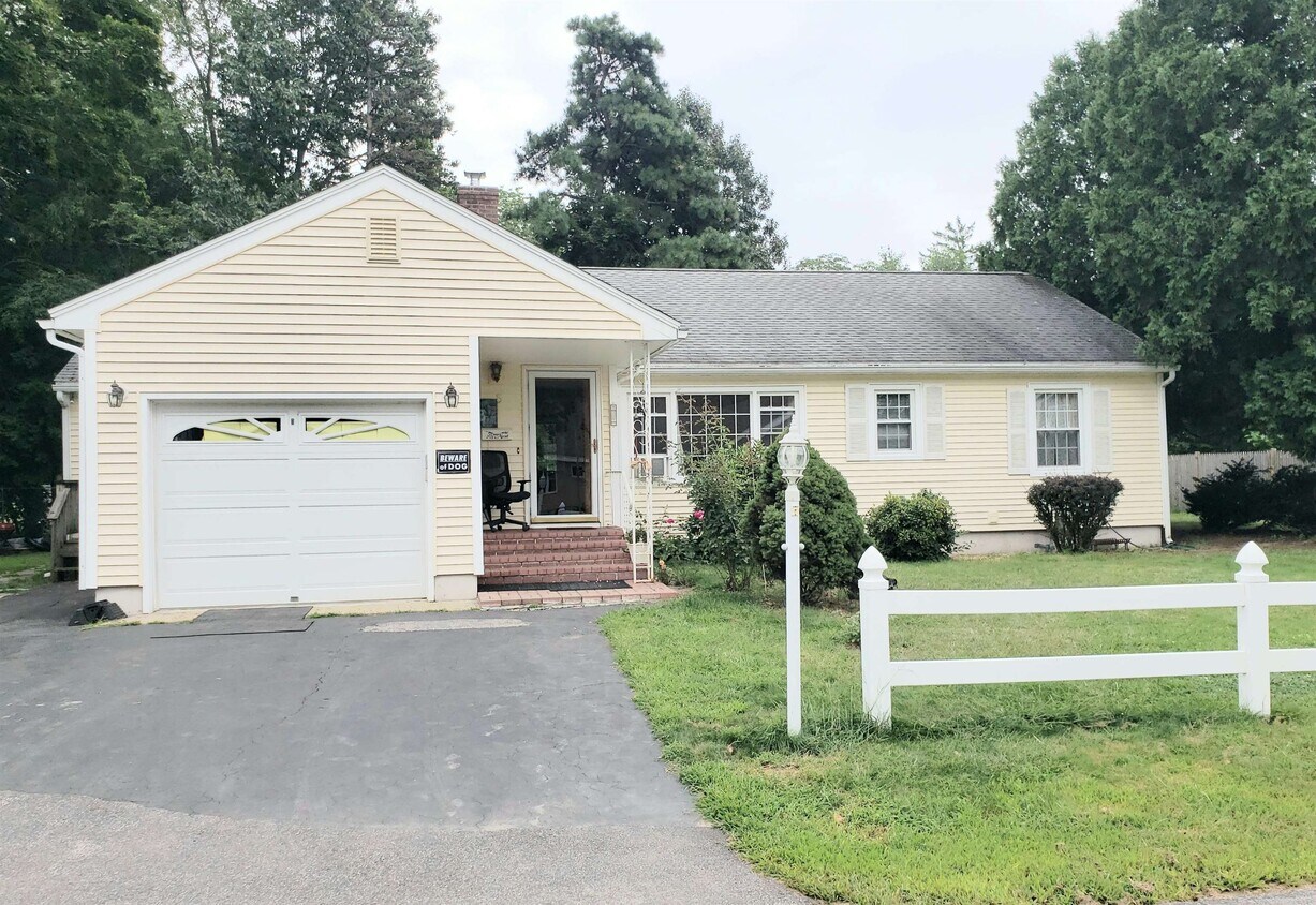 5 Jewell Ln, Nashua, NH 03064 House Rental in Nashua, NH