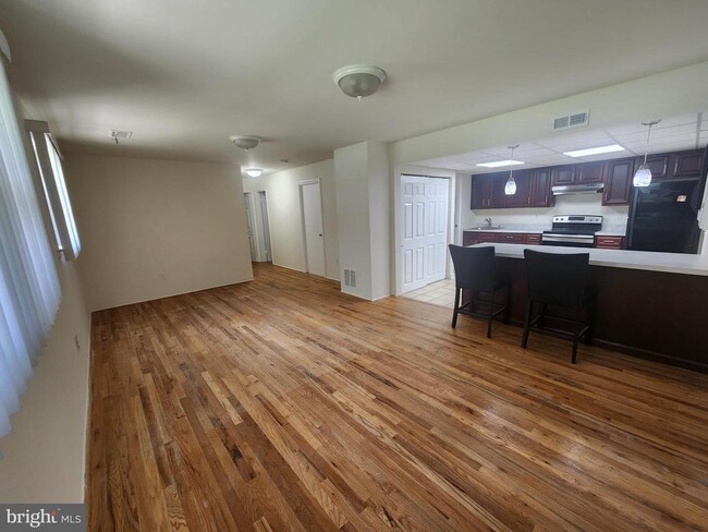 Foto del edificio - 13416 Tamarack Rd