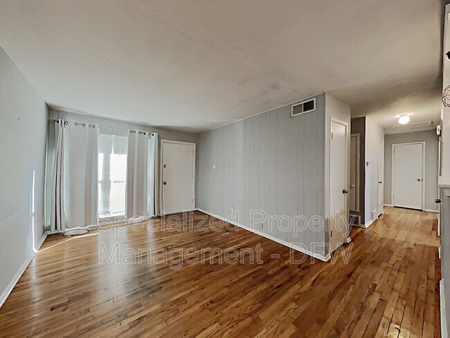 Building Photo - 2414 Maverick Ave