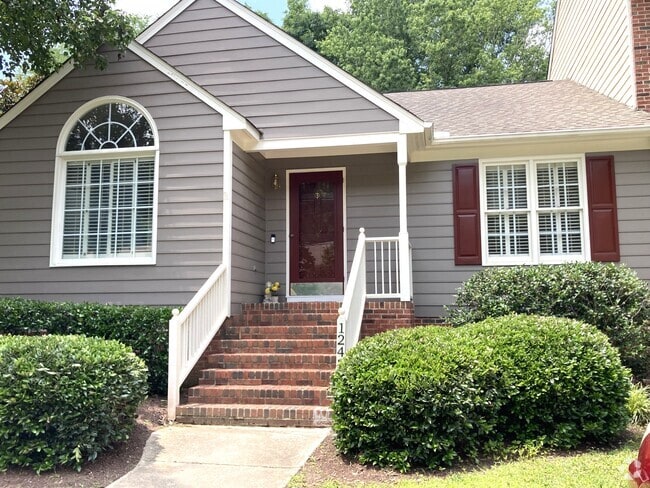 Charming 2 BR Townhome in Chapel Hill's Downing Creek Community - 1243 Cranebridge Pl