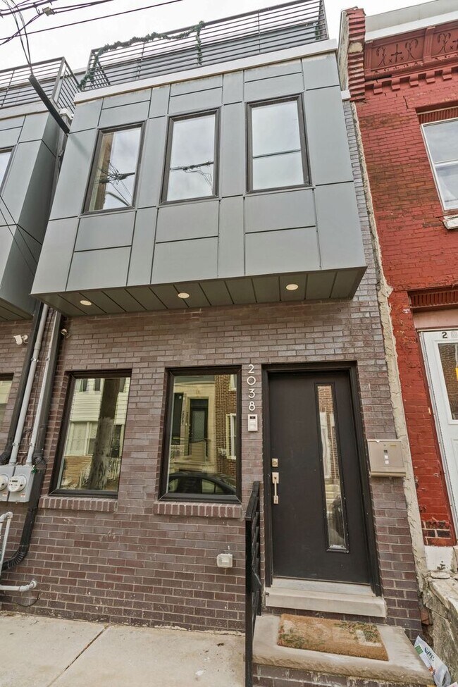 Foto del edificio - Gorgeous and Modern 4 Bed. 3 Bath Graduate...