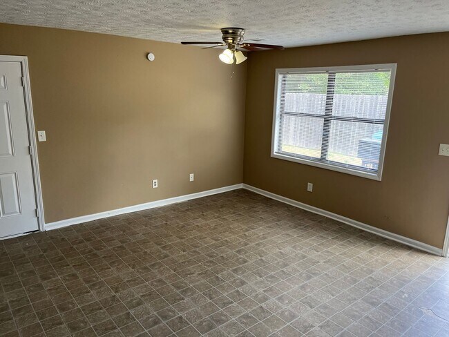 Building Photo - CHARMING DUPLEX IN COVINGTON