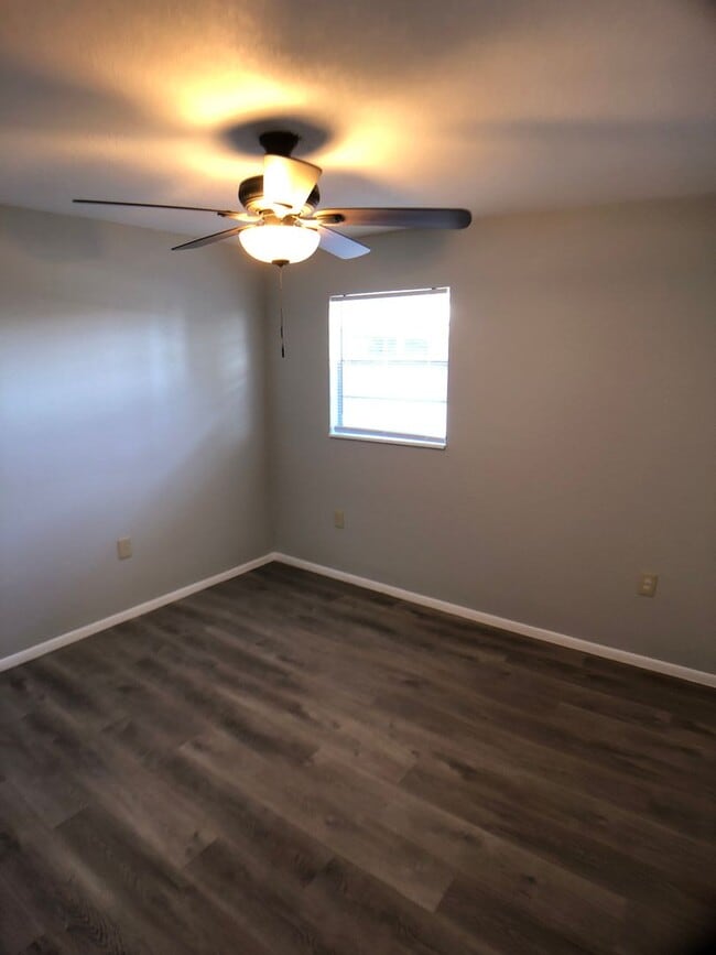 Foto del edificio - 2 bedroom 1.5 bath Waterfront Duplex