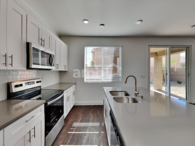 Foto del edificio - 4832 Blushing Star St