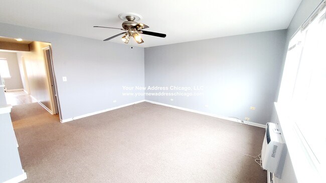 Foto del edificio - 9220 Seymour Ave