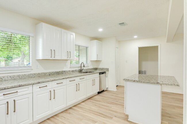 Building Photo - 408 Gardenia St