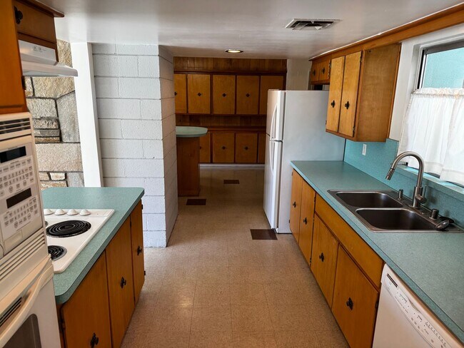 Foto del edificio - Mid-Century Home with Pool – Heart of Vegas