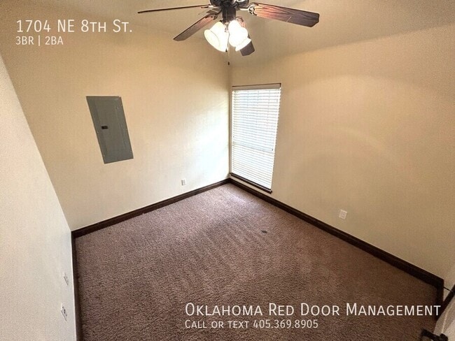 Building Photo - 1704 NE 8th St