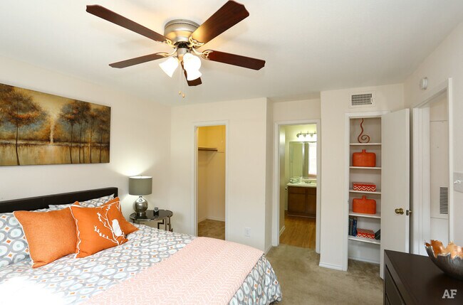 Foto del edificio - 10401 N Lamar Blvd