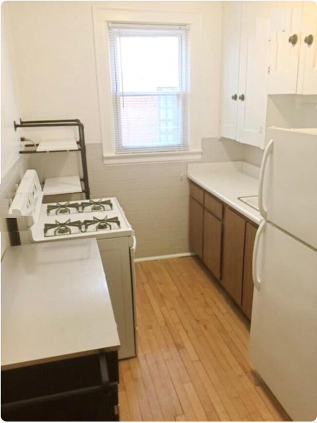 Kitchen - Virginia Apartments