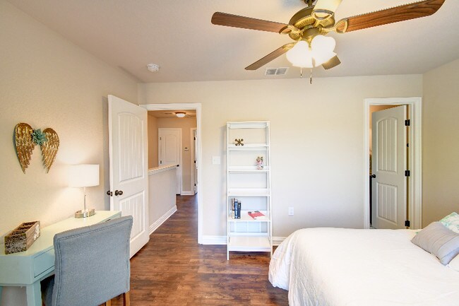 Foto del edificio - Lillian Street Townhomes