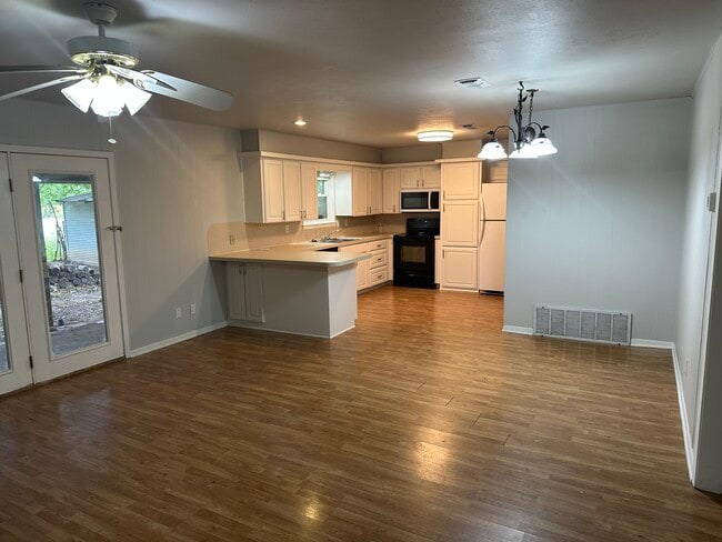Building Photo - 1614 Venus Dr