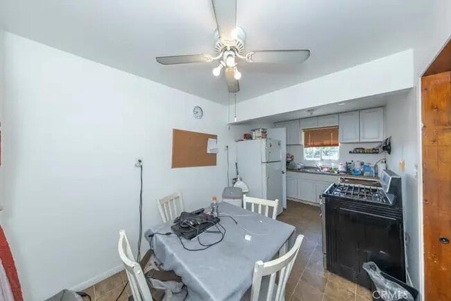 Foto del edificio - 17855 Arrow Blvd