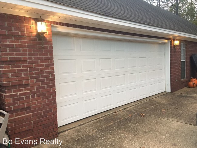 Building Photo - 149 Live Oaks Dr