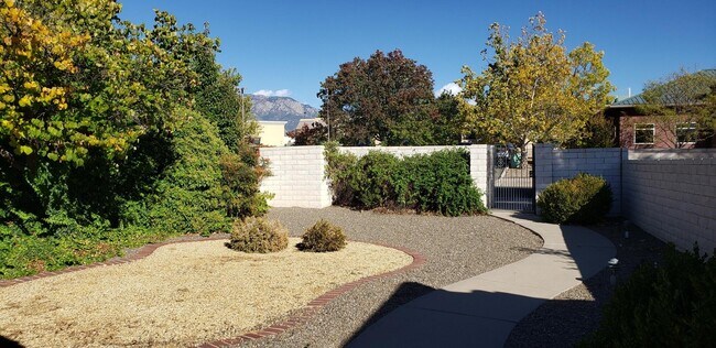 Building Photo - 5913 Cubero Dr NE