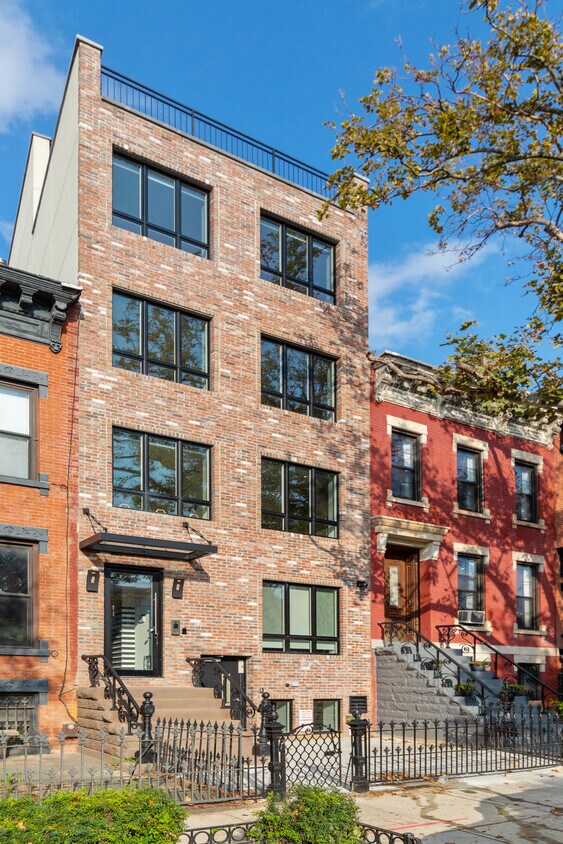 Primary Photo - 471 Evergreen Ave