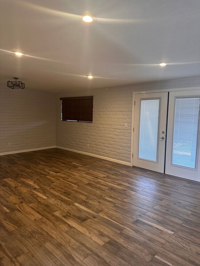 Building Photo - 7221 E Brooks Dr