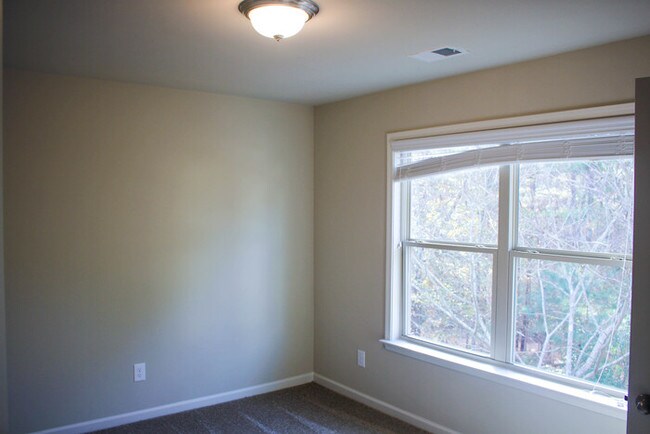 Building Photo - 30 Pratt Dr