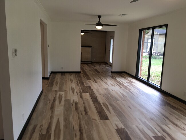 Foto del edificio - 4455 Singleton Rd