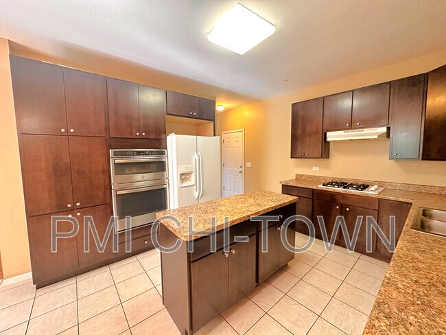 Foto del edificio - 2144 Yale Cir