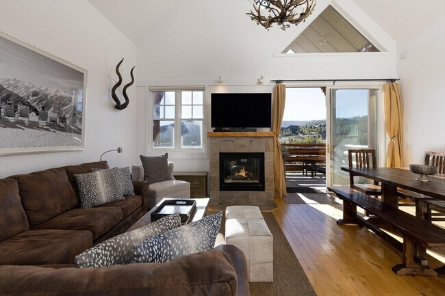 Foto del edificio - 7 Saddle Ridge Rd