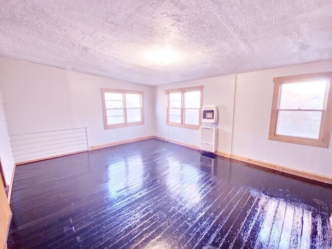 Building Photo - 4265 E 128th St, Cleveland, OH 44105