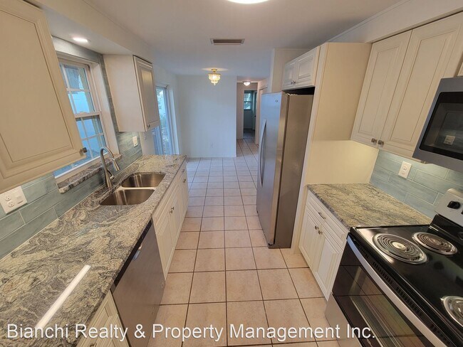 Building Photo - 2 br, 2 bath House - 501 Lake Palms Dr