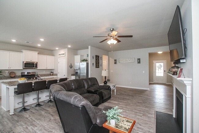 Building Photo - 203 Princeton Dr