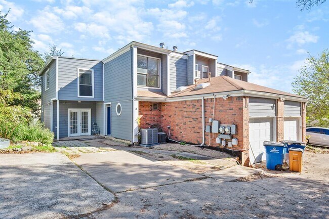 Foto del edificio - 6726 Lancret Hill Dr